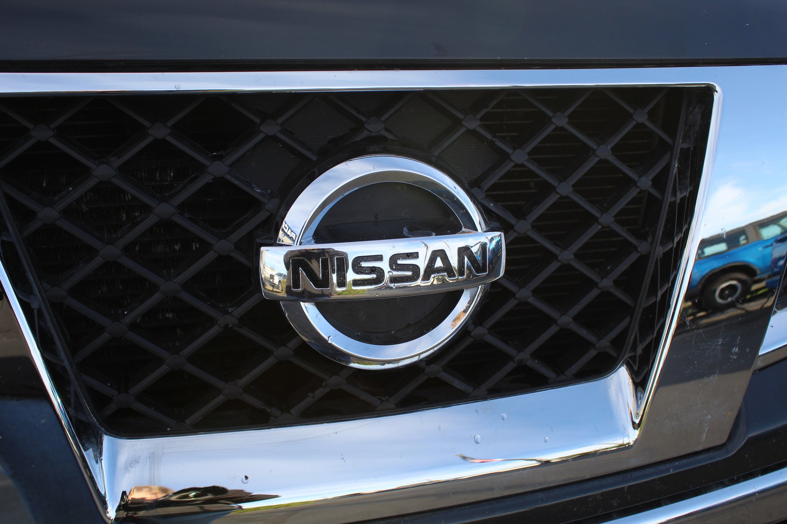 Used 2012 Nissan Frontier 4x4 Crew Cab Long Bed image 9