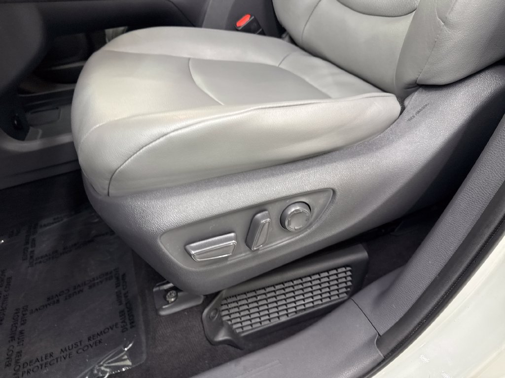 Used 2021 Toyota Sienna XLE w/ XLE Plus Package FWD image 13