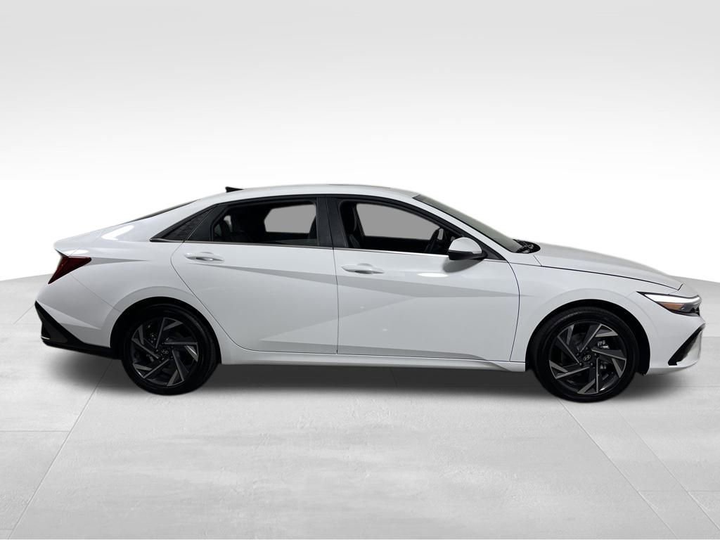New 2025 Hyundai Elantra Limited image 6