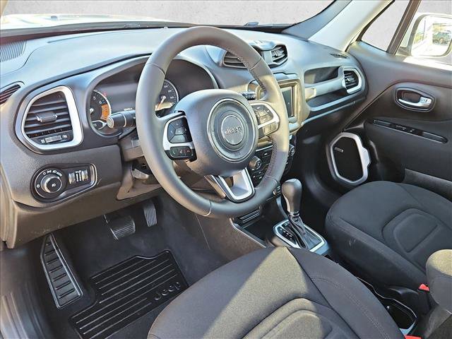 Used 2021 Jeep Renegade Latitude w/ Sun & Sound Group FWD image 10