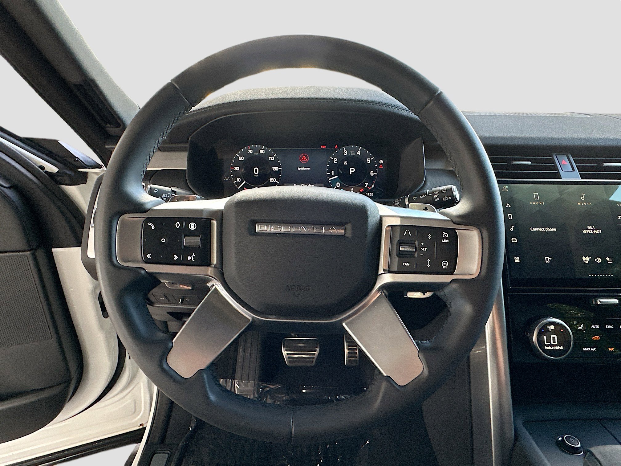 Used 2024 Land Rover Discovery Dynamic SE image 11