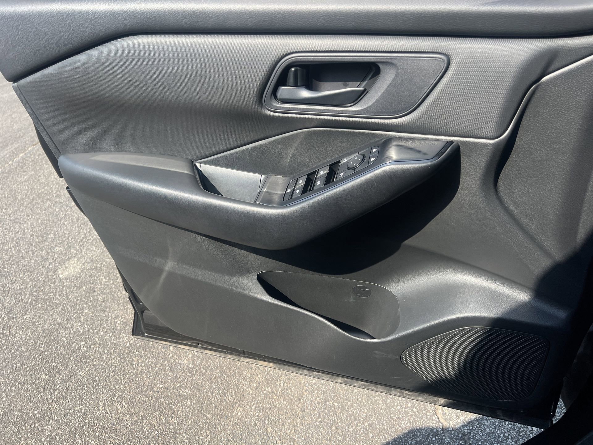 Used 2024 Nissan Rogue S FWD image 13