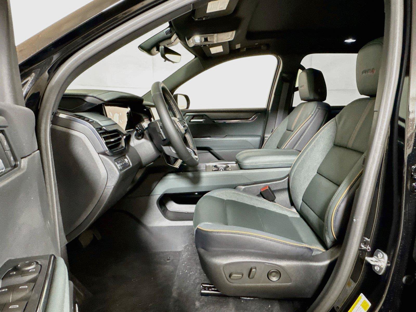 New 2026 GMC Acadia AT4 w/ Luxury Package AWD/4WD image 12