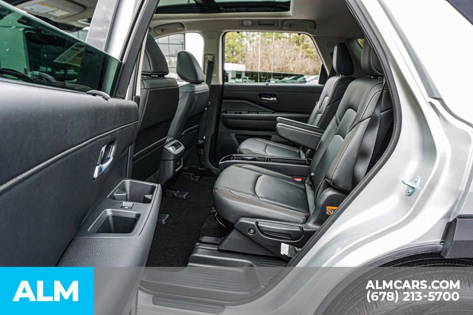 Used 2025 Nissan Pathfinder SL w/ SL Premium Package image 21