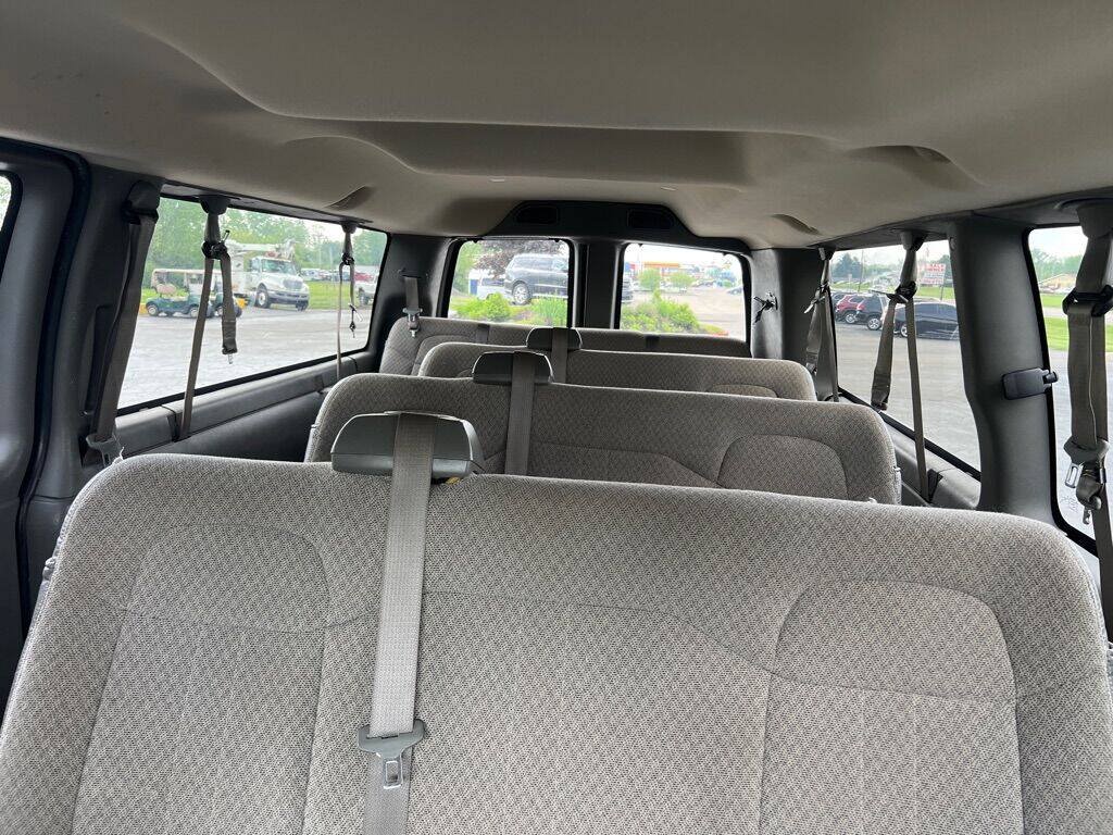 Used 2015 Chevrolet Express 3500 LT w/ LT Preferred Equipment Group RWD image 17