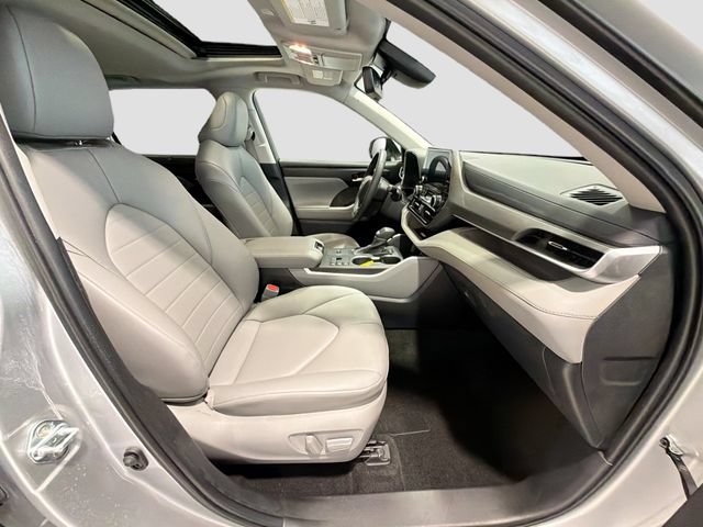 Certified 2024 Toyota Highlander XLE AWD/4WD image 22