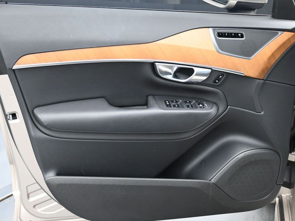 Certified 2024 Volvo XC90 B5 Plus image 5
