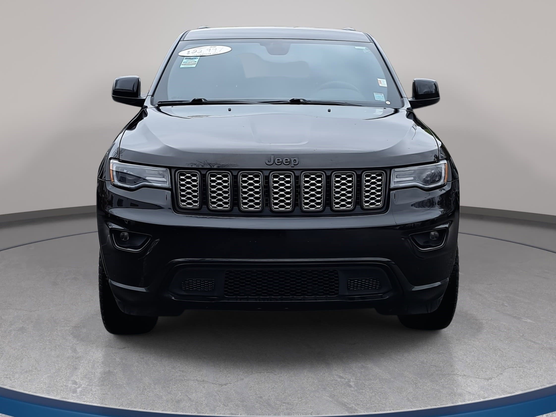 Used 2022 Jeep Grand Cherokee Laredo X image 2