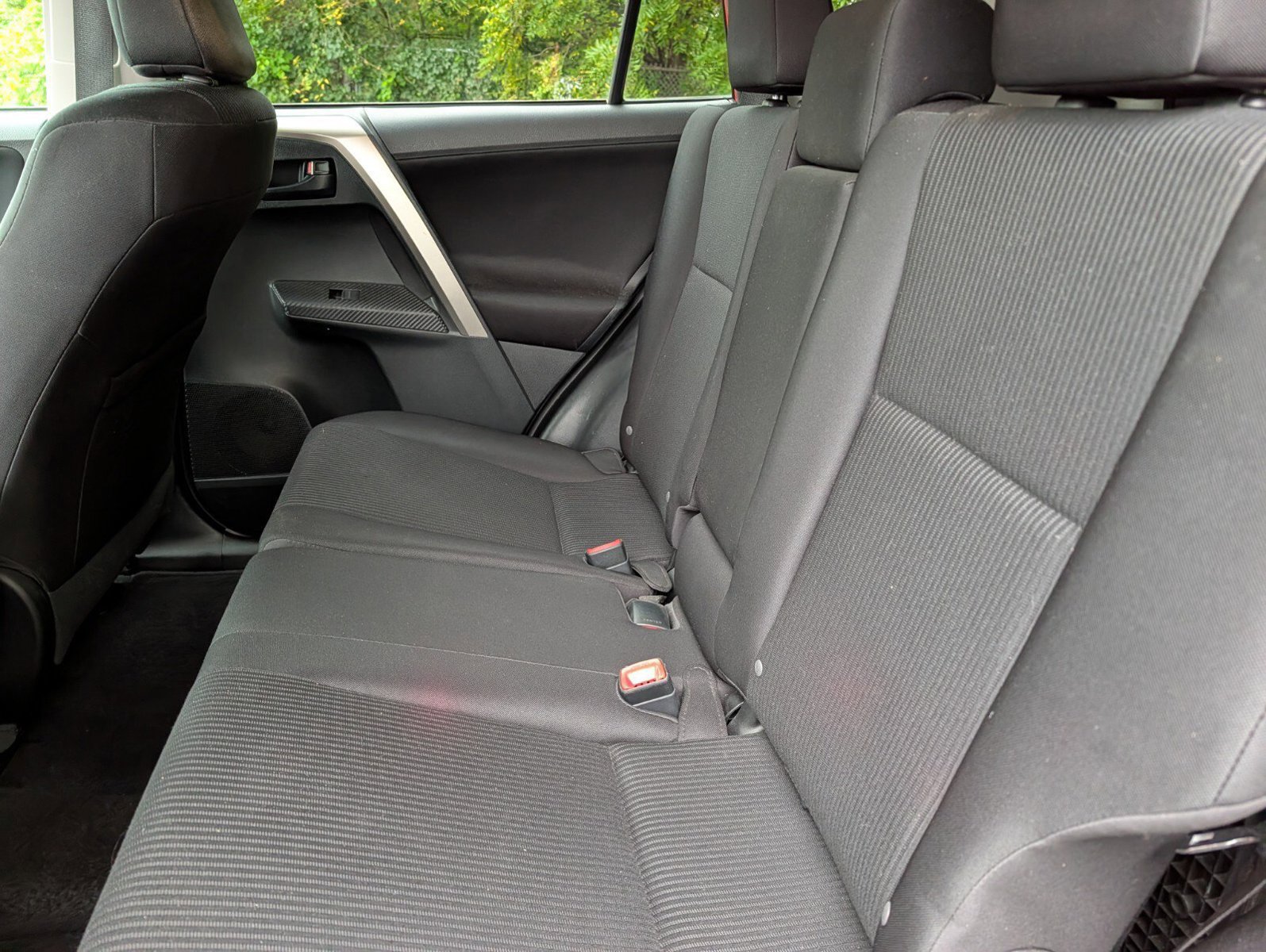 Used 2015 Toyota RAV4 LE AWD/4WD image 18