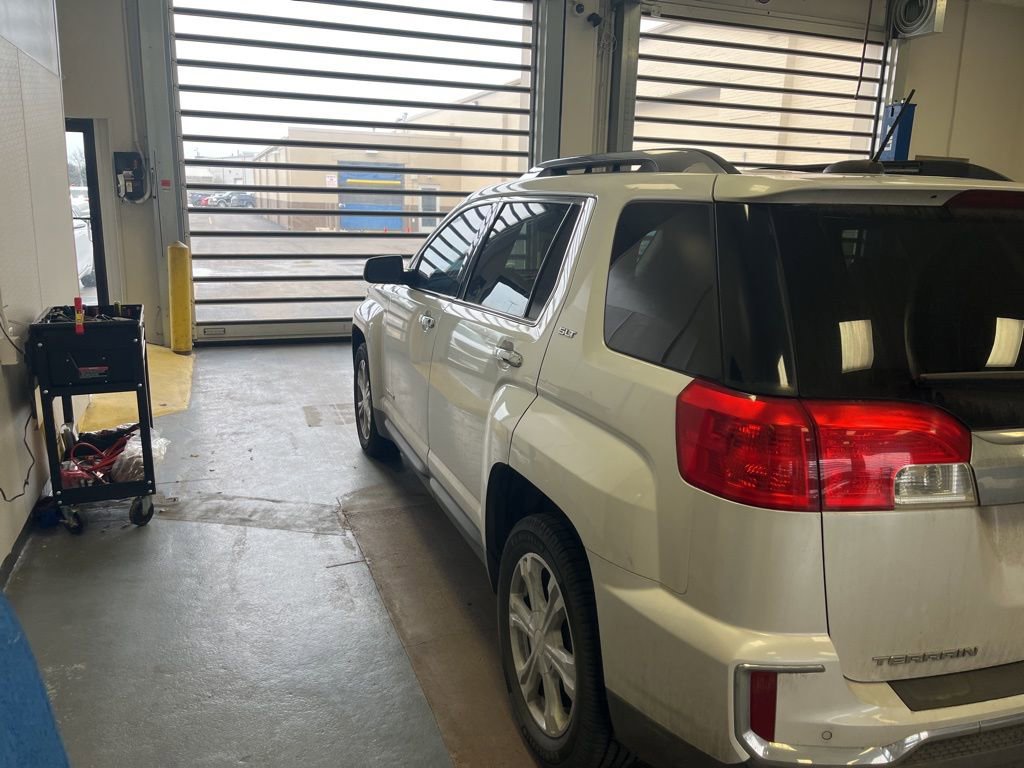 Used 2016 GMC Terrain SLT w/ Open Road Package image 3