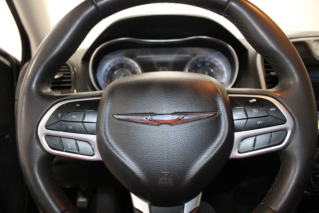 Used 2023 Chrysler 300 Touring AWD/4WD image 41