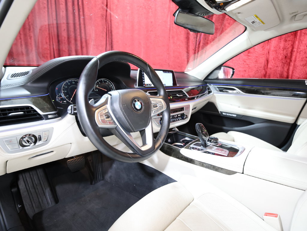 Used 2018 BMW 740i RWD image 11