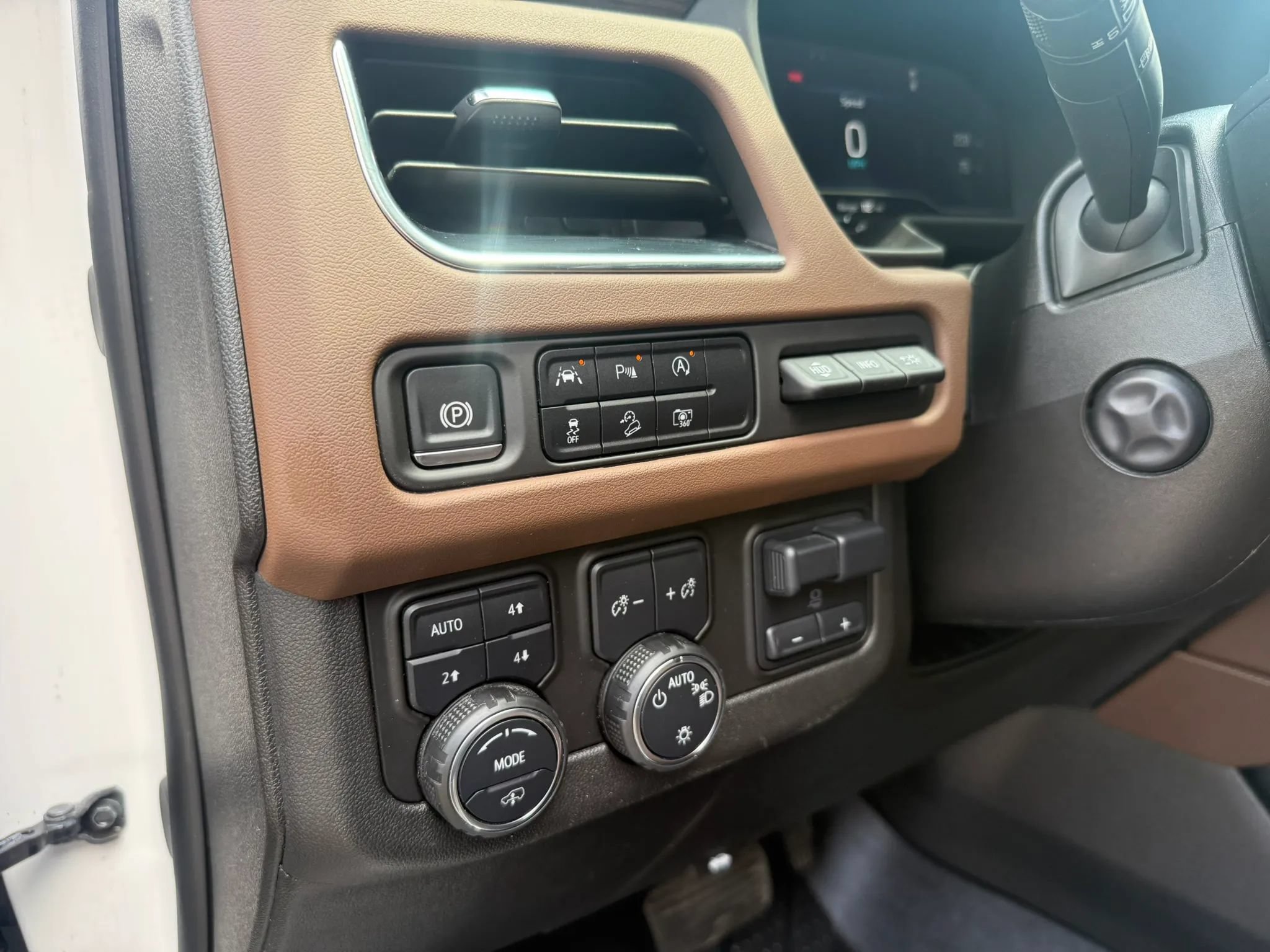 Used 2024 Chevrolet Tahoe High Country AWD/4WD image 20