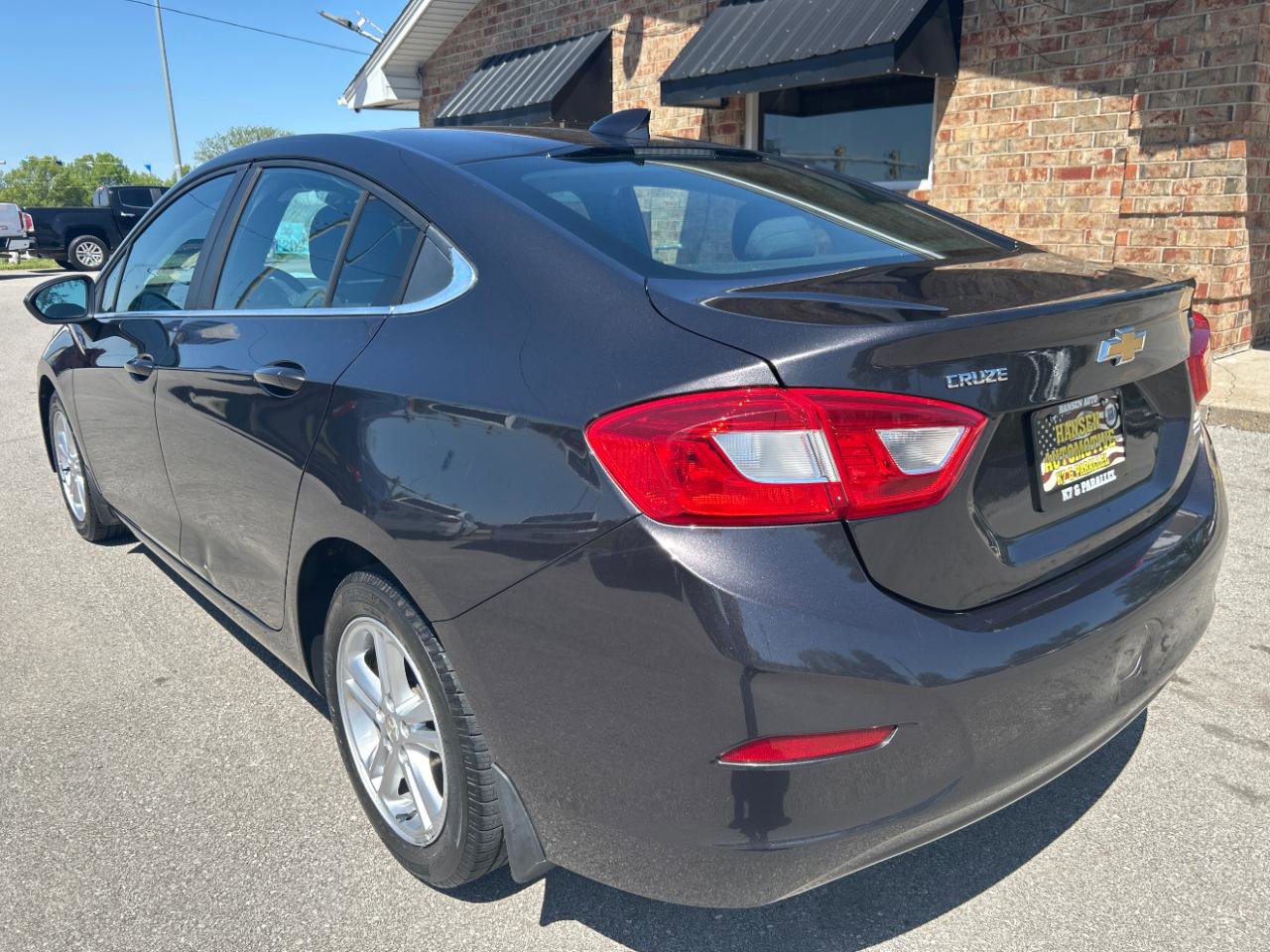 Used 2017 Chevrolet Cruze LT FWD image 9