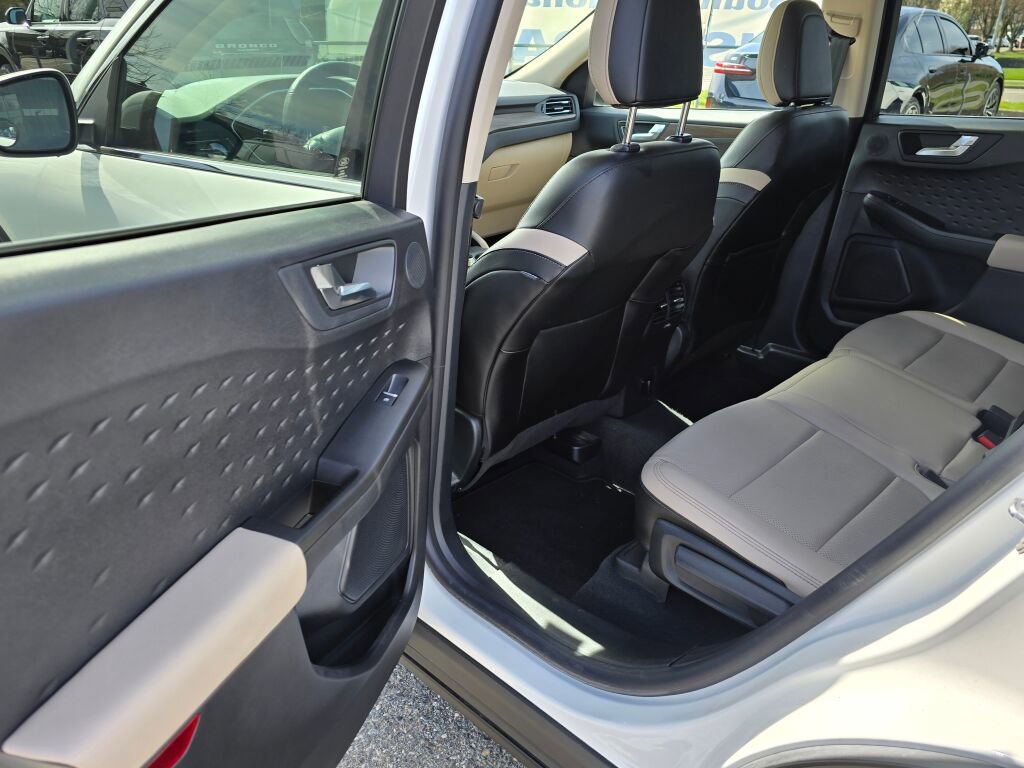 Used 2020 Ford Escape Titanium image 11