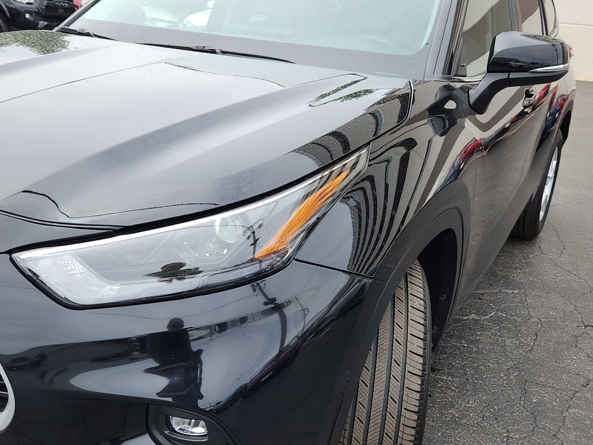 Certified 2024 Toyota Highlander LE FWD image 9