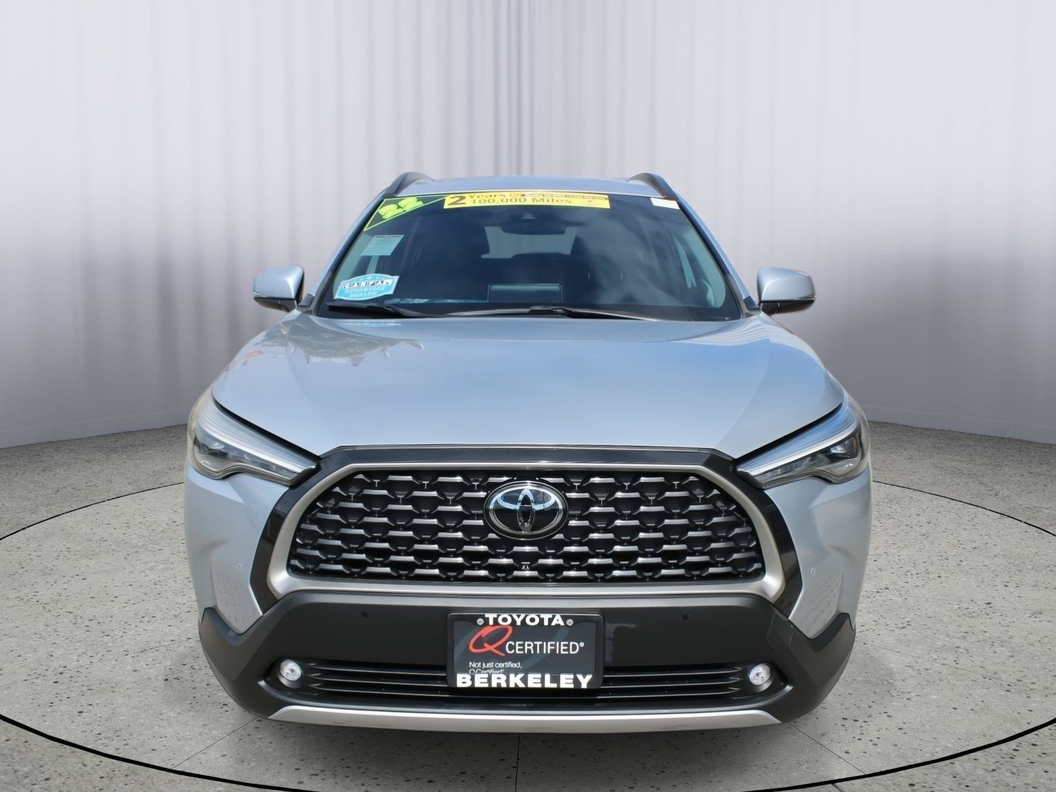 Used 2022 Toyota Corolla Cross XLE w/ Convenience Package FWD image 3