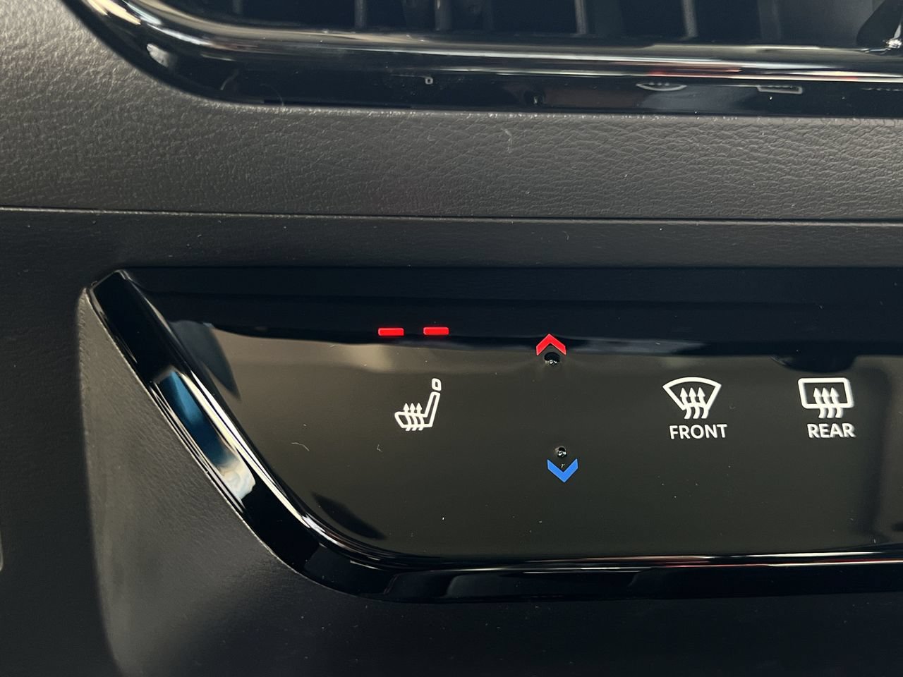 New 2026 Nissan Kicks SR w/ SR Premium Package FWD image 11