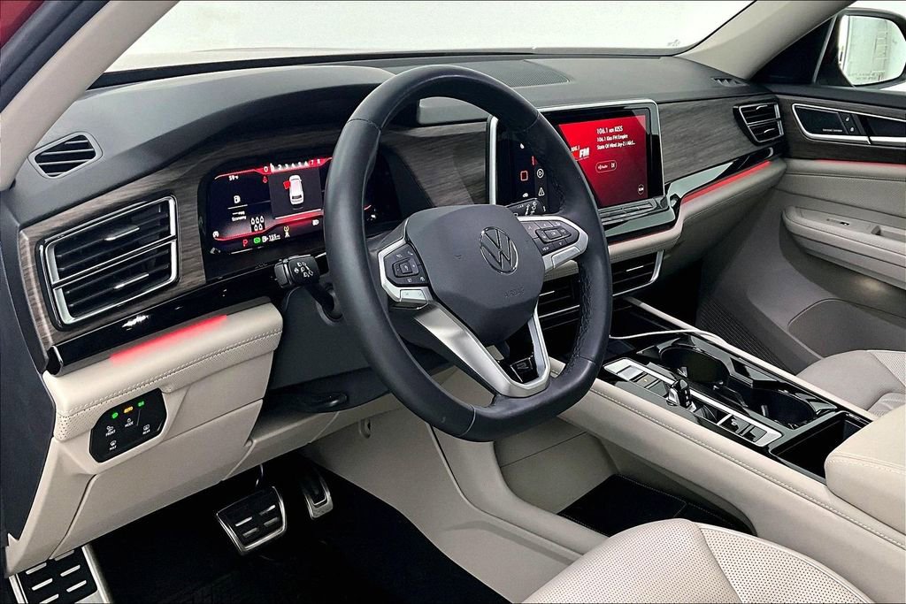 Used 2024 Volkswagen Atlas SEL Premium R-Line image 17