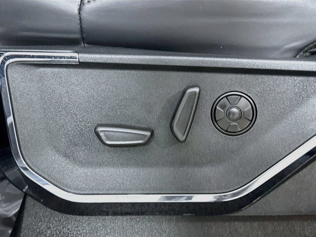 Used 2026 Ford F350 Platinum AWD/4WD image 19