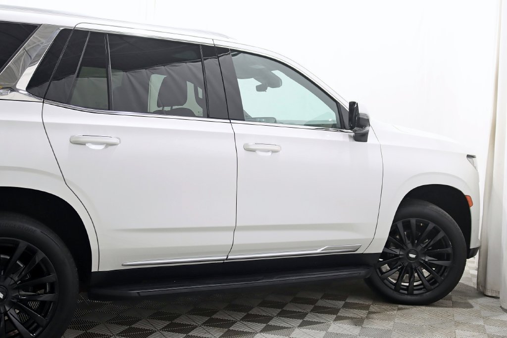 Used 2021 Cadillac Escalade Premium Luxury AWD/4WD image 10