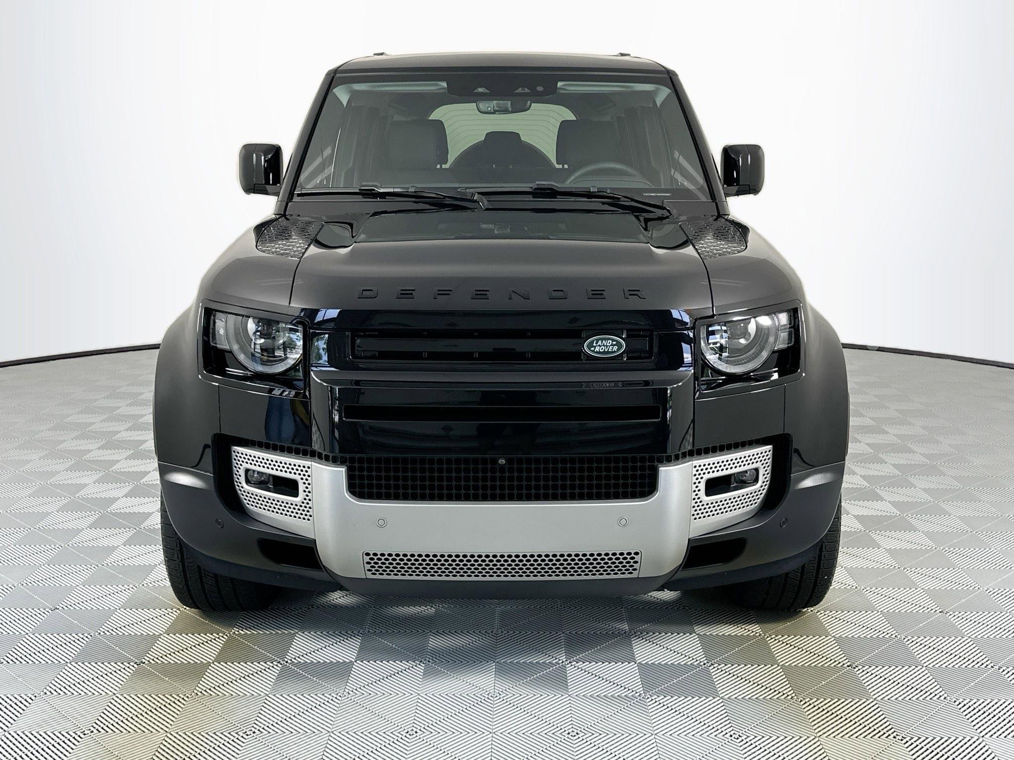 Used 2025 Land Rover Defender 110 S image 2