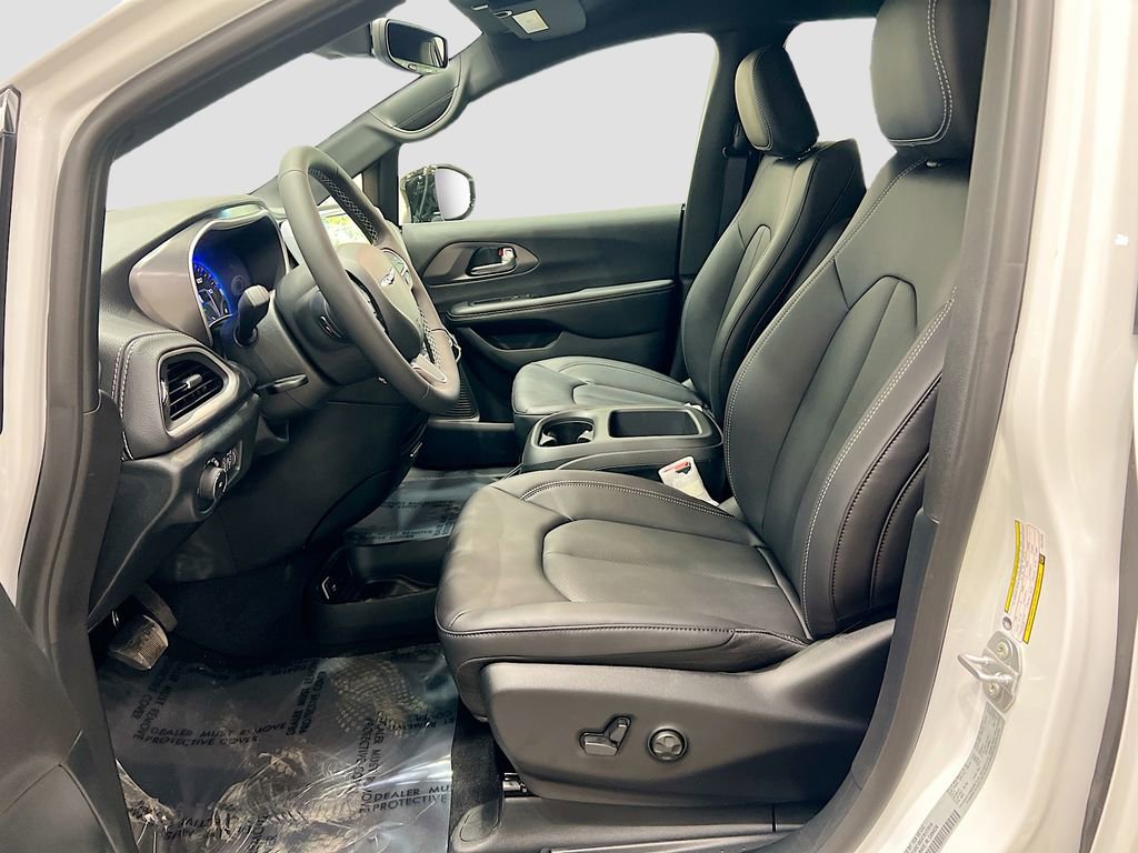 New 2026 Chrysler Pacifica Select image 10
