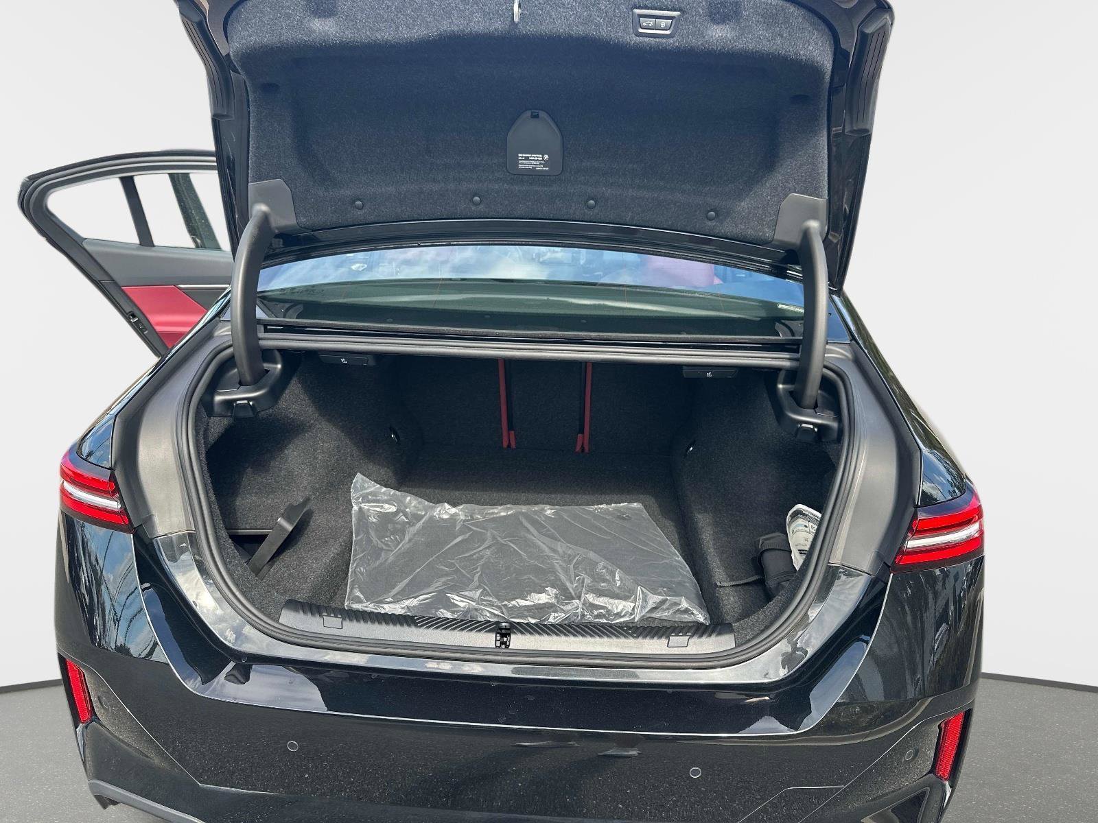 Used 2025 BMW 530i w/ M Sport Package image 11