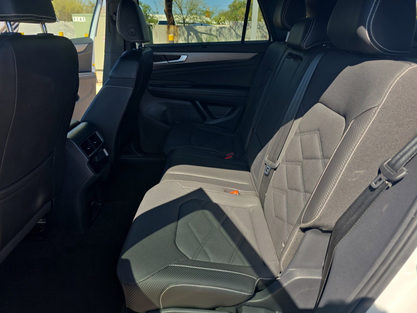 Used 2024 Volkswagen Atlas Cross Sport SE image 17