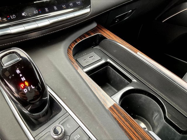Used 2022 Cadillac Escalade ESV Premium Luxury w/ LPO, Radiant Package AWD/4WD image 24