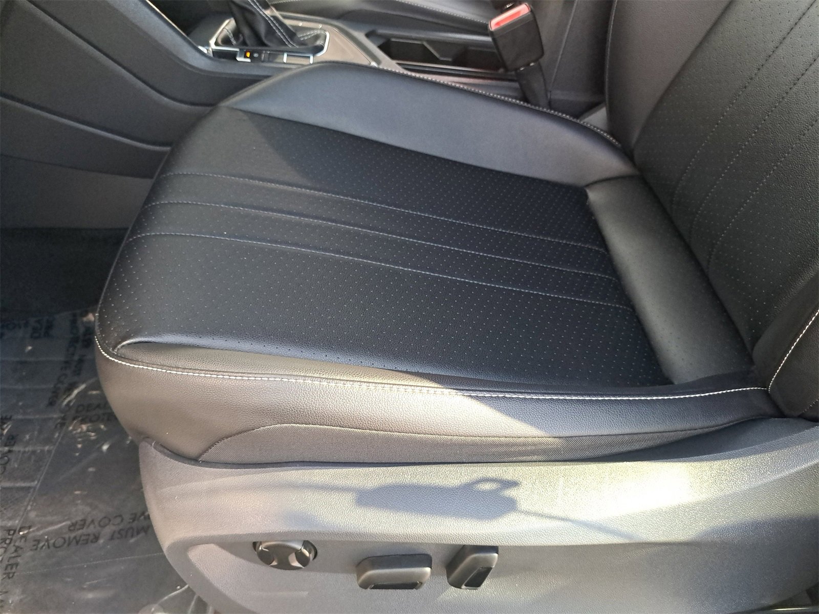 Used 2022 Volkswagen Tiguan SE image 33