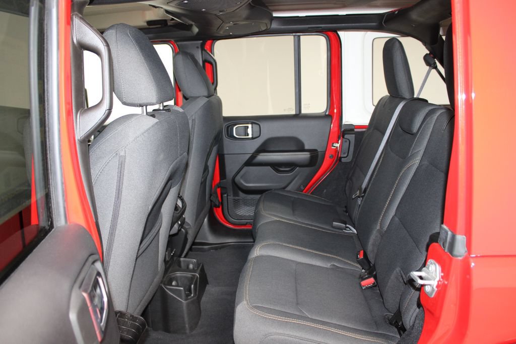 Used 2025 Jeep Wrangler Unlimited Sahara AWD/4WD image 24