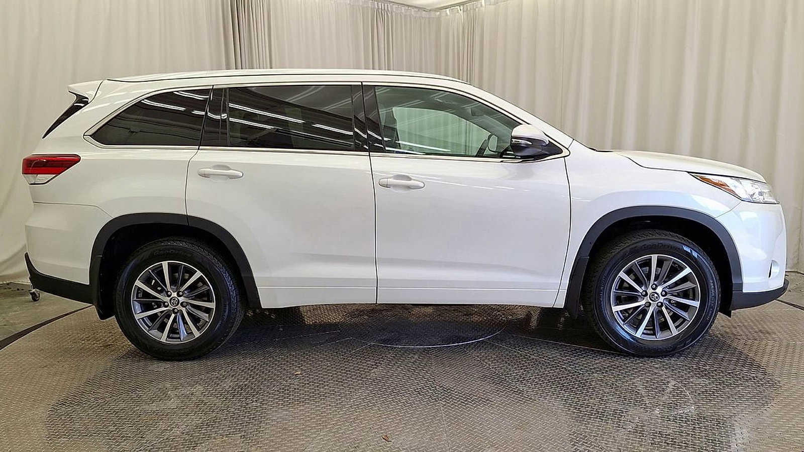 Certified 2018 Toyota Highlander XLE image 4