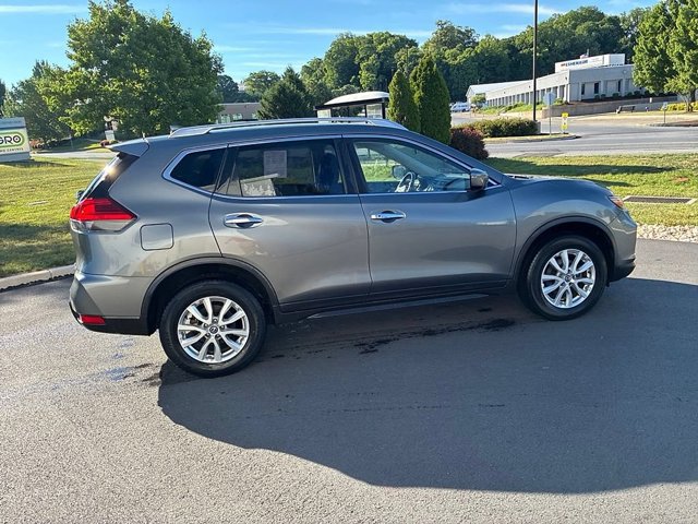 Used 2017 Nissan Rogue SV AWD/4WD image 6