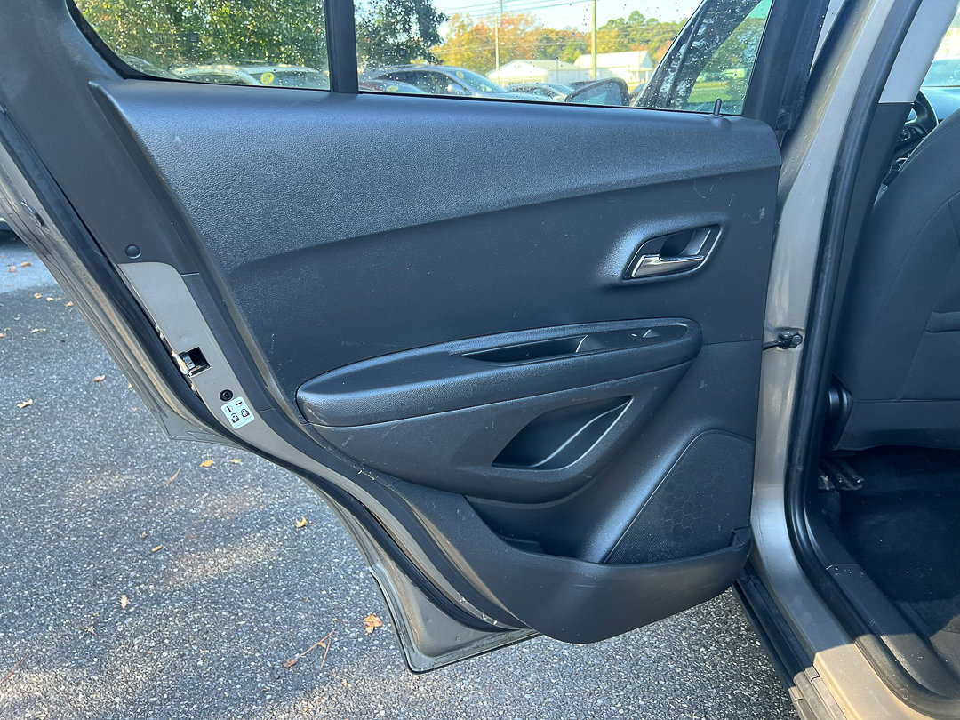 Used 2021 Chevrolet Trax LS w/ Tint and Cruise Package image 21