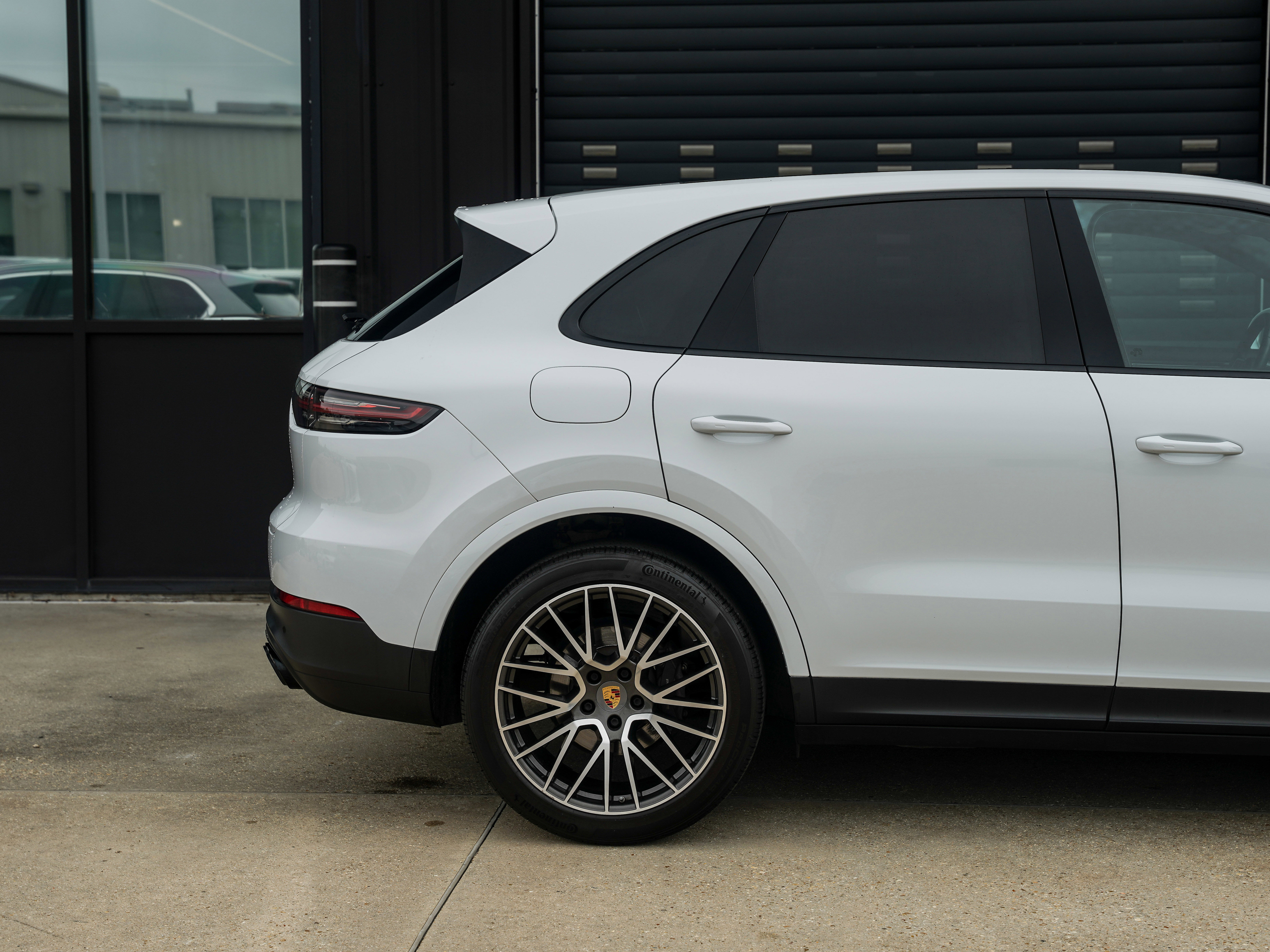Certified 2022 Porsche Cayenne Platinum Edition image 14