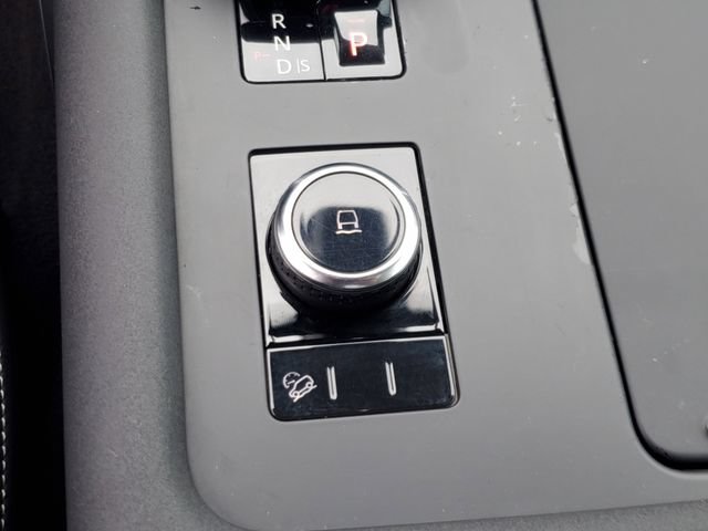 Used 2024 Land Rover Discovery S AWD/4WD image 30