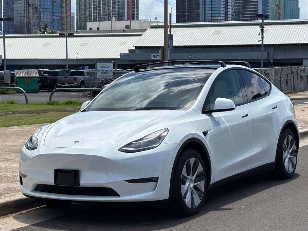 Used 2023 Tesla Model Y Long Range AWD/4WD image 1