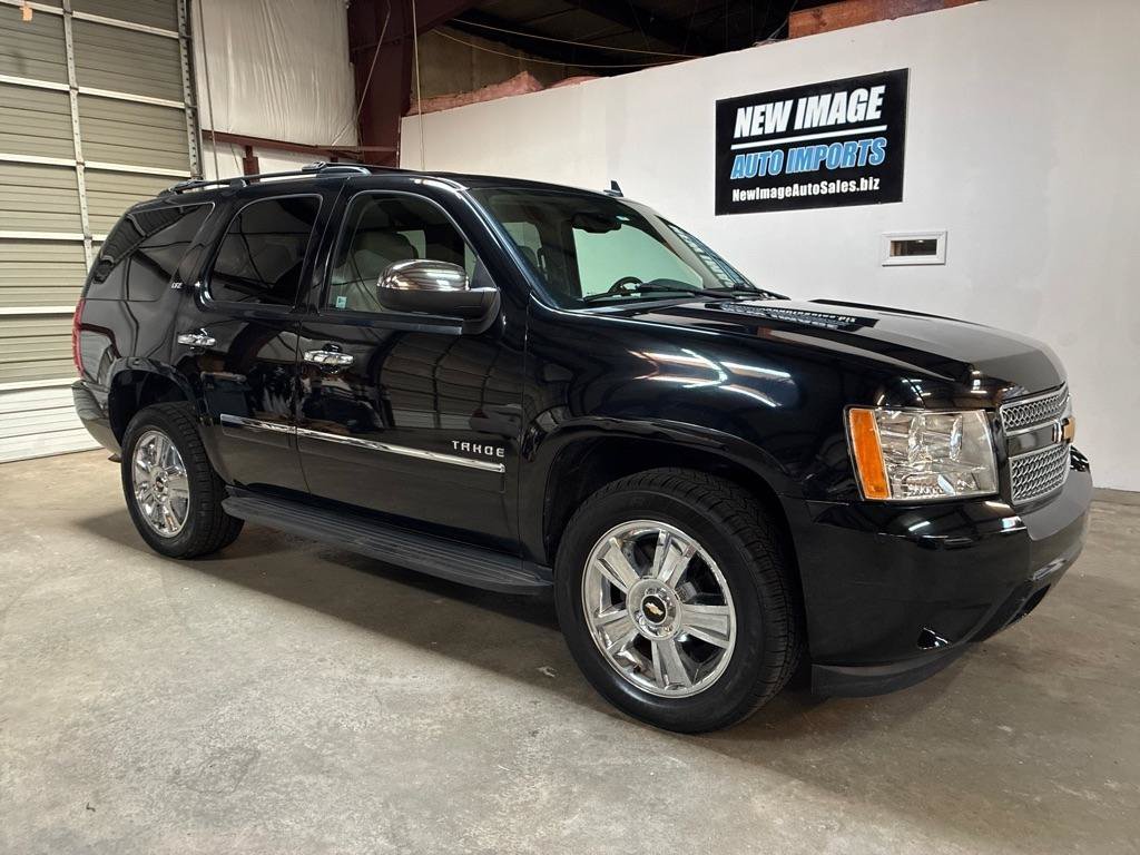 Used 2010 Chevrolet Tahoe LTZ AWD/4WD image 4