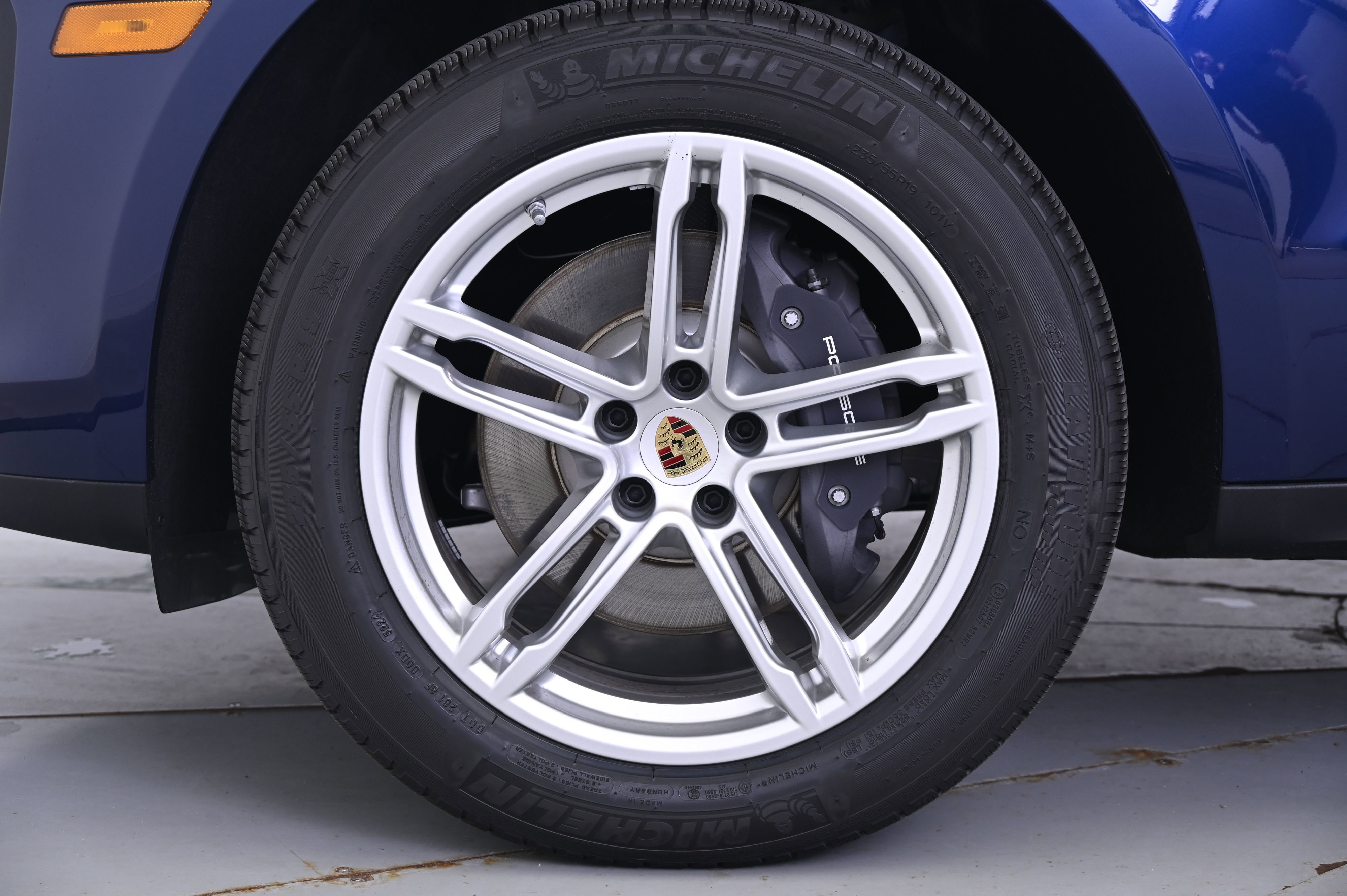 Certified 2025 Porsche Macan image 11