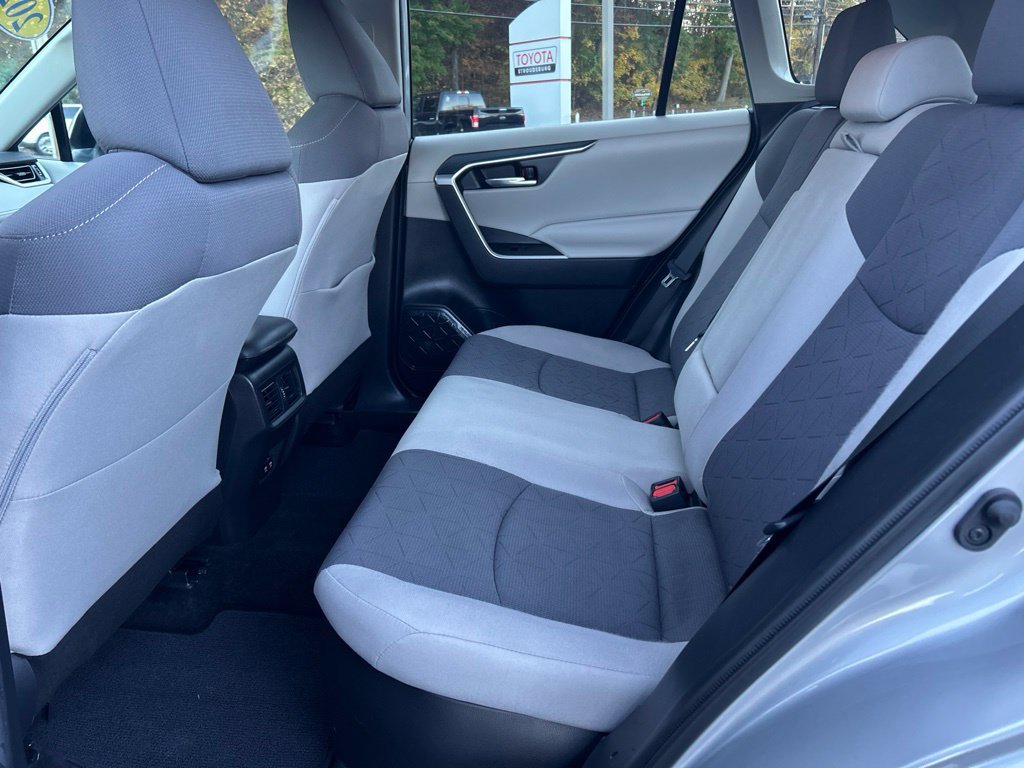 Used 2020 Toyota RAV4 XLE w/ Carpet Mat Package AWD/4WD image 27