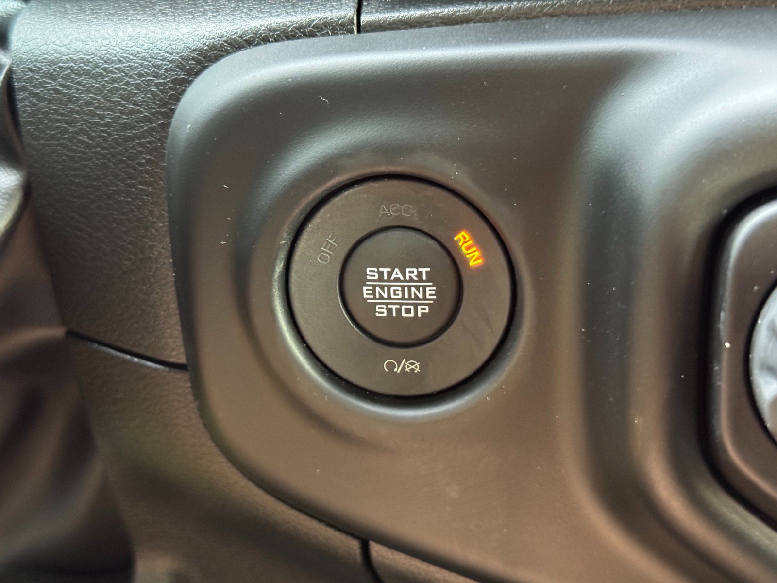 Used 2023 Jeep Wrangler Unlimited Sahara AWD/4WD image 21