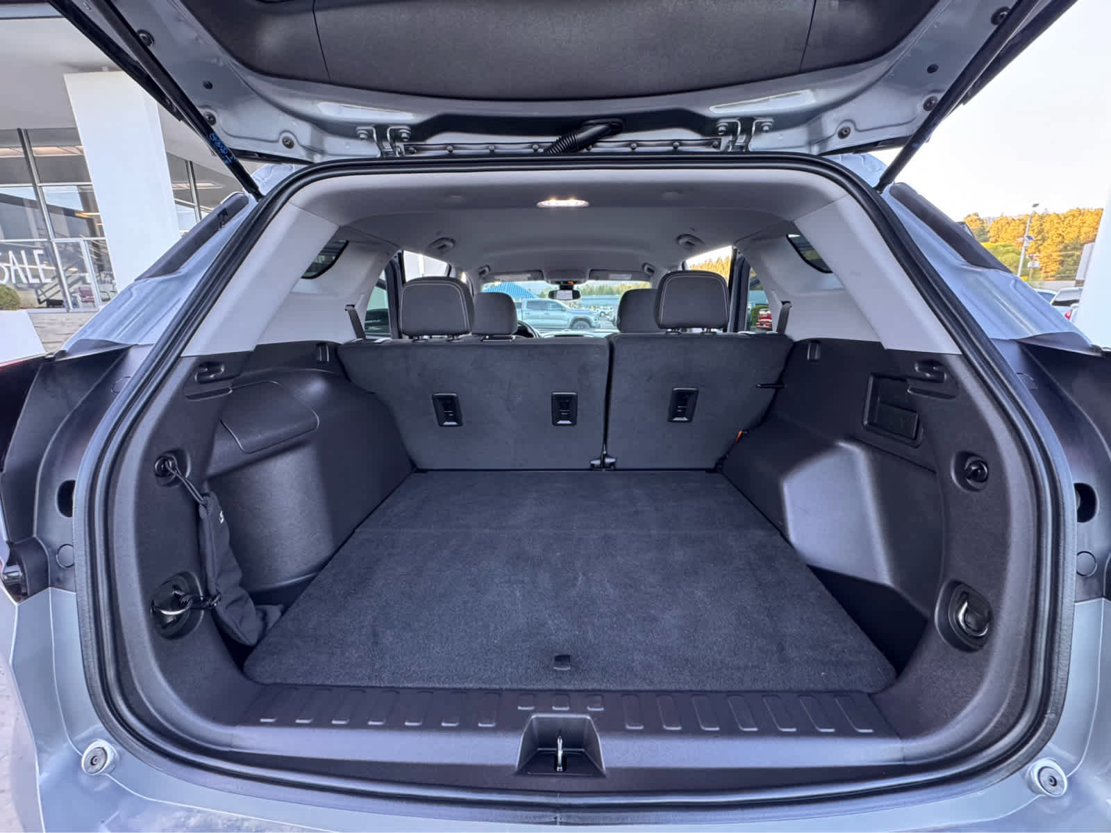 Used 2024 GMC Terrain SLE w/ LPO, Cargo Package image 11