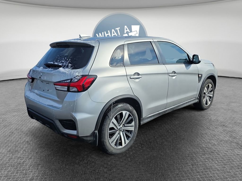 Used 2022 Mitsubishi Outlander Sport SE image 3