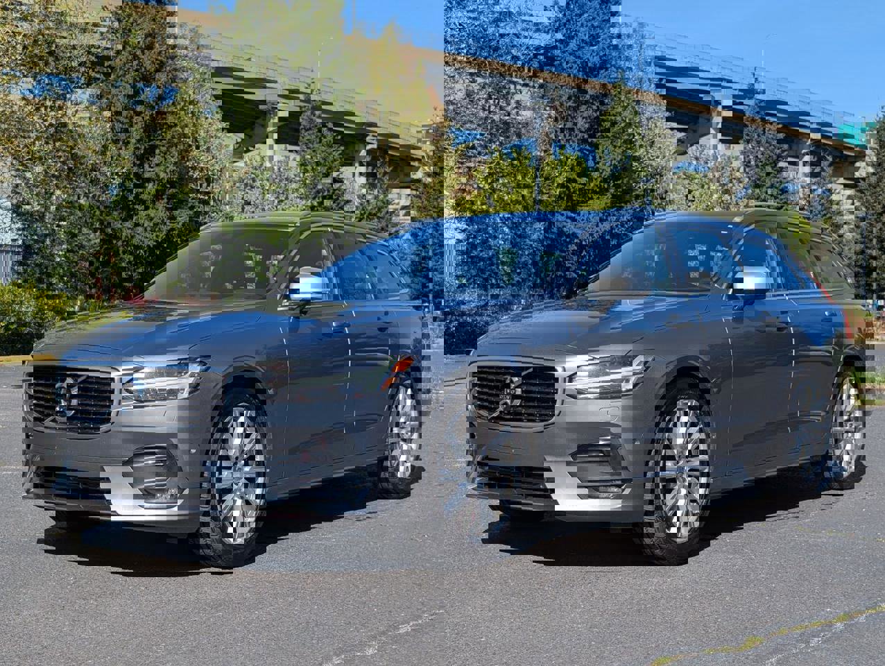 Used 2019 Volvo V90 T6 R-Design image 3