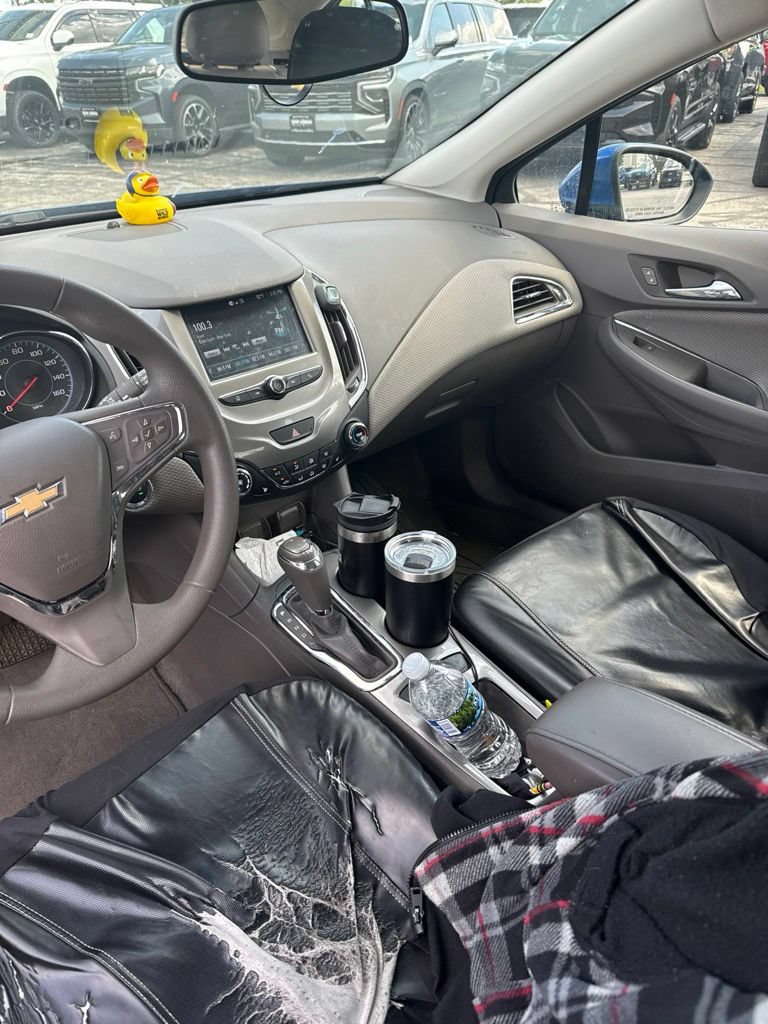 Used 2017 Chevrolet Cruze LT w/ Convenience Package FWD image 5