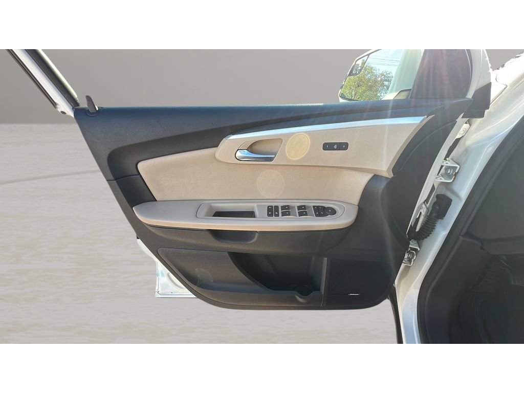 Used 2012 Chevrolet Traverse LTZ AWD/4WD image 26