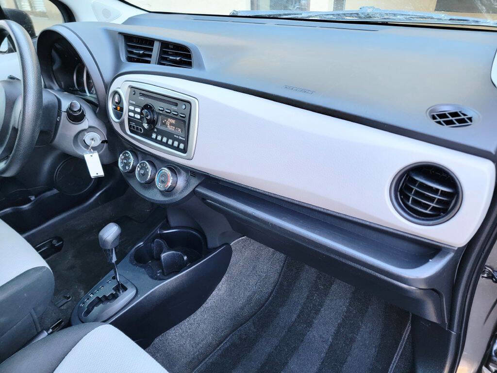 Used 2014 Toyota Yaris L image 17