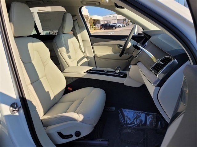 Certified 2025 Volvo XC90 T8 Plus image 13