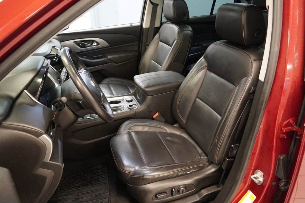 Used 2018 Chevrolet Traverse LT image 3